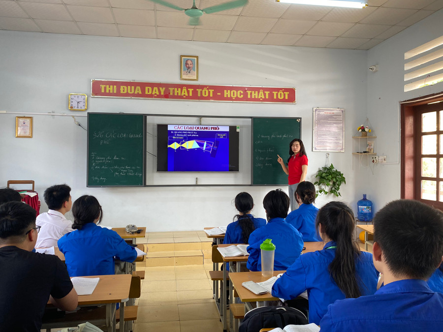 Một tiết học của cô trò Trường THPT Việt Bắc. Ảnh Ngô Chuyên.