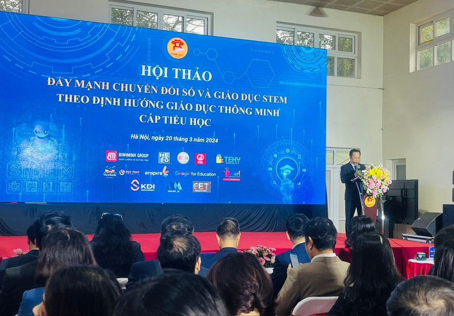 Quang cảnh hội thảo. Quang cảnh hội thảo.
