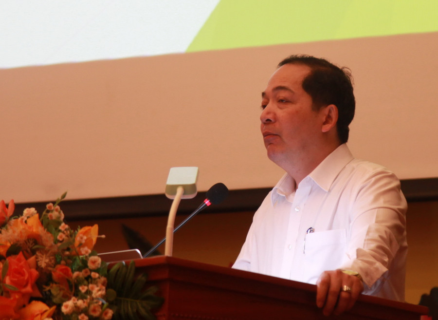 Báo cáo viên, TS Nguyễn Huy Hoàng - Phó Viện trưởng Viện Chiến lược và Khoa học Thanh tra trình bày tại hội nghị.