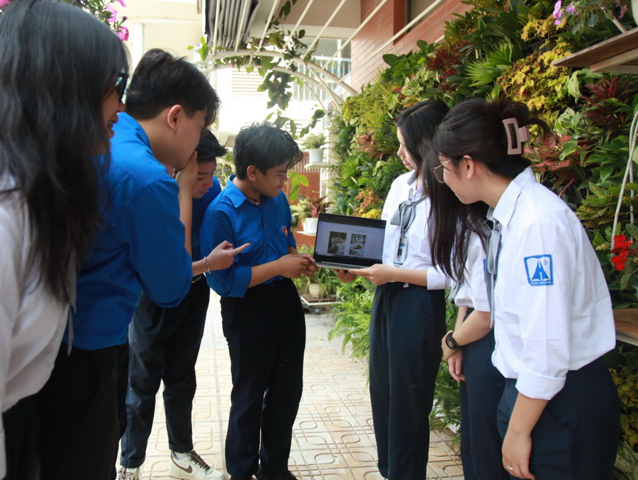 Hệ thống tưới cây tự động được lập trình bởi học sinh Trường THPT chuyên Hà Nội - Amsterdam.