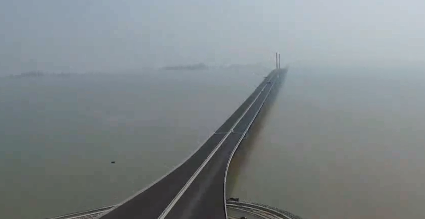 Trung Quốc sắp hoàn thành cầu vượt biển dài nhất thế giới