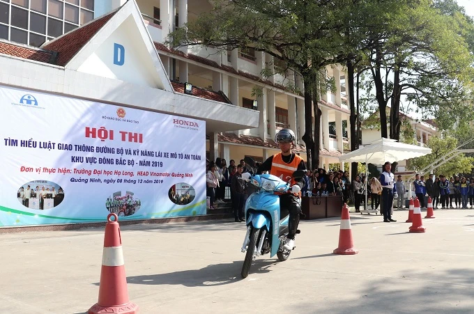 500 sinh viên thi tìm hiểu luật an toàn giao thông