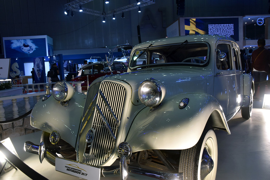 Khu vực trưng bày xe cổ Khu vực trưng bày xe cổ