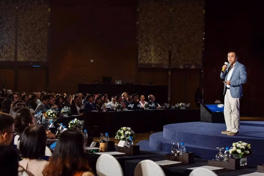 Diễn giả Phạm Minh Tuấn - CEO Topica Group trình bày tại sự kiện