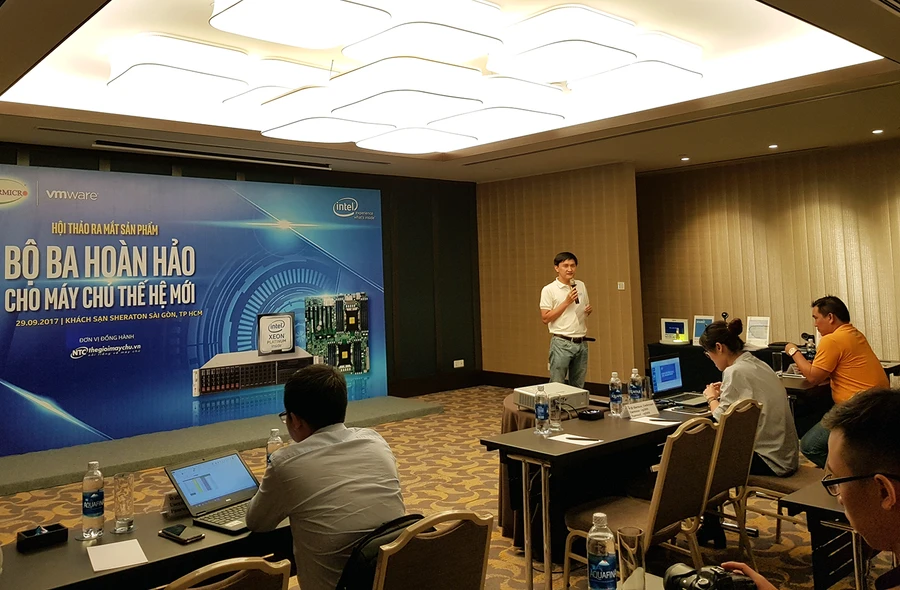 Đại diện Intel Việt Nam giới thiệu về giải pháp tối ưu xử lý thông tin và an toàn dữ liệu mới