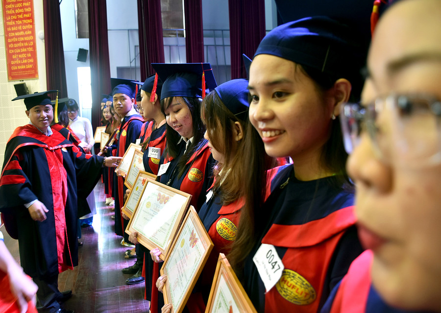 Nhà trường tuyên dương các tân cử nhân đạt thành tích cao trong học tập và rèn luyện Nhà trường tuyên dương các tân cử nhân đạt thành tích cao trong học tập và rèn luyện