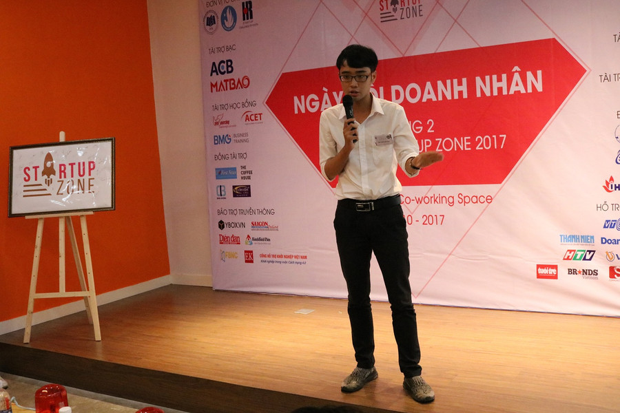 Thí sinh thuyết trình về dự án khởi nghiệp