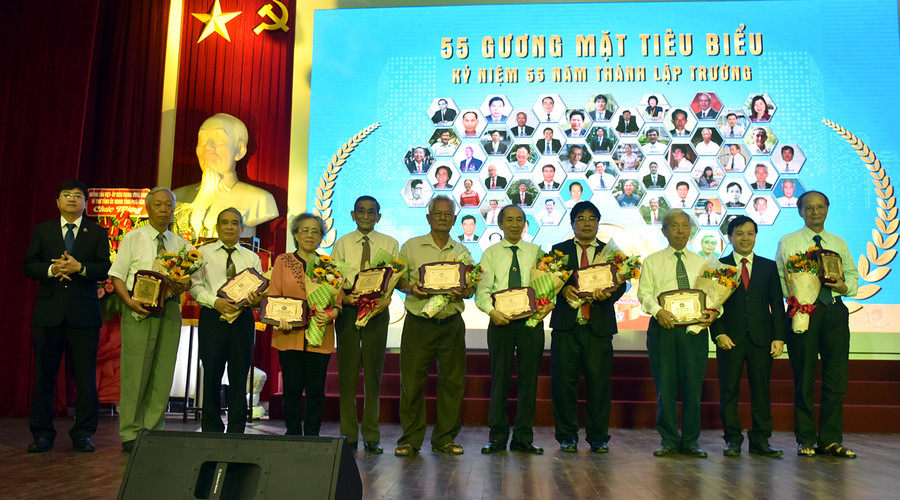 Nhà trường vinh danh các NGƯT của trường Nhà trường vinh danh các NGƯT của trường