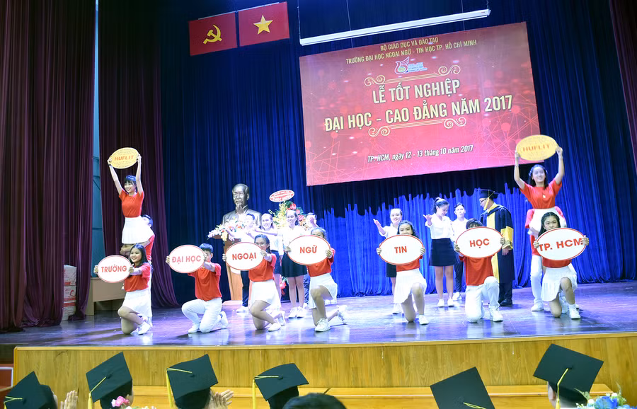 Tiết mục văn nghệ chào mừng lễ tốt nghiệp