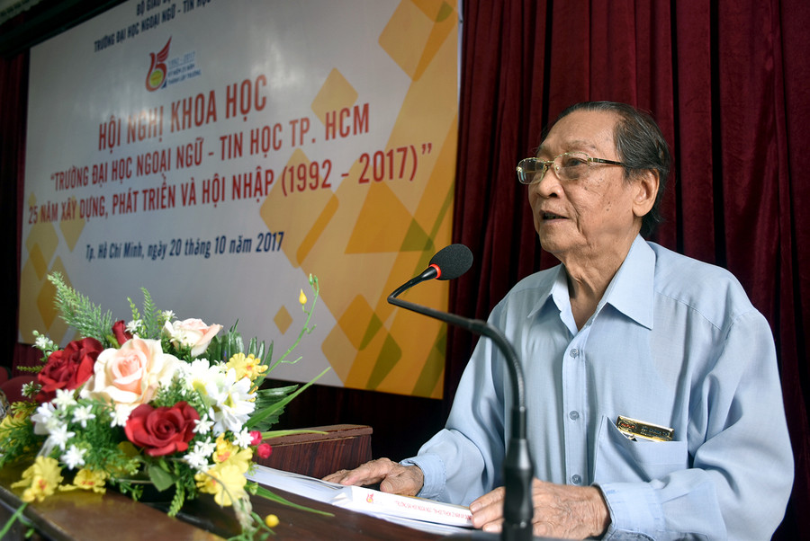 GS.TS.NGND Bùi Khánh Thế trình bày báo cáo tại hội nghị GS.TS.NGND Bùi Khánh Thế trình bày báo cáo tại hội nghị