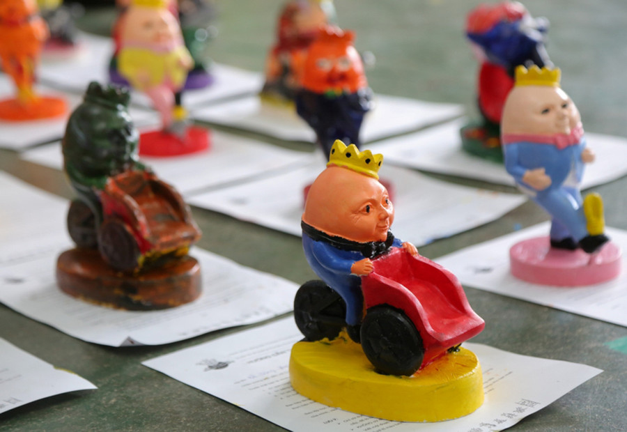 Hình ảnh Humpty Dumpty – Linh vật biểu tượng của Kingsmen đạp xích lô, chơi đá cầu được các bạn nhỏ thể hiện theo những phong cách rất riêng Hình ảnh Humpty Dumpty – Linh vật biểu tượng của Kingsmen đạp xích lô, chơi đá cầu được các bạn nhỏ thể hiện theo những phong cách rất riêng