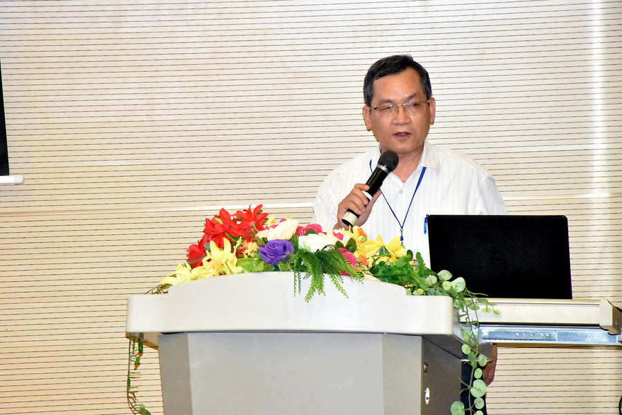 TS Lê Thanh - Phó Hiệu trưởng Trường ĐH Sư phạm Thể dục Thể thao Hà Nội, trình bày tại hội nghị