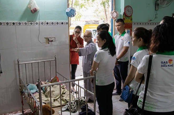 Các đoàn viên công đoàn PGS thăm trung tâm nuôi trẻ mồ côi chùa Diệu Pháp Các đoàn viên công đoàn PGS thăm trung tâm nuôi trẻ mồ côi chùa Diệu Pháp