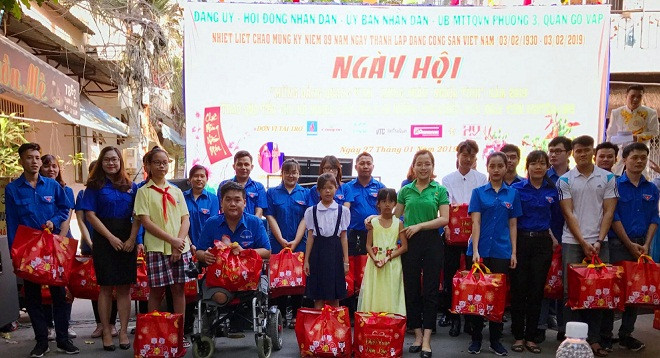 Cán bộ PVGas South Miền Đông phối hợp tặng quà học sinh vượt khó tại quận Gò Vấp TP HCM Cán bộ PVGas South Miền Đông phối hợp tặng quà học sinh vượt khó tại quận Gò Vấp TP HCM