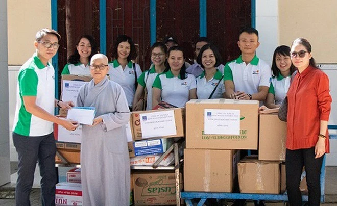 PGS thăm trung tâm nuôi trẻ mồ côi chùa Diệu Pháp