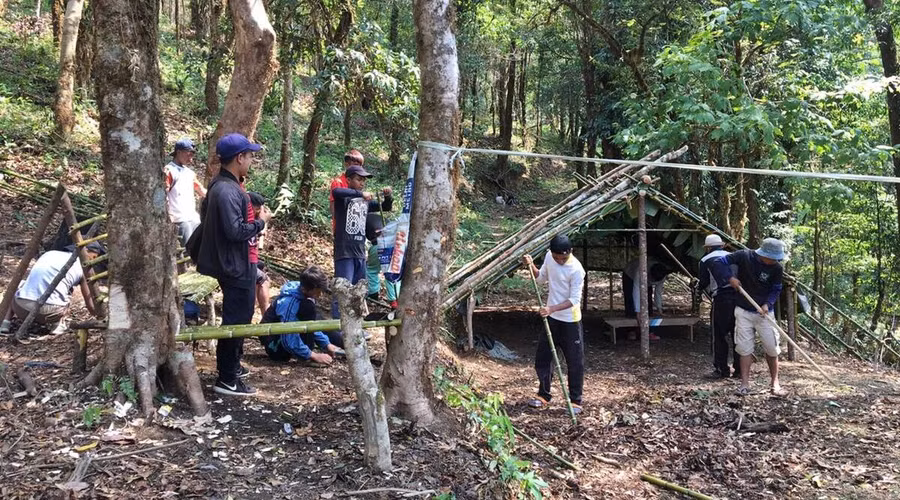 Đây là điểm duy nhất gần làng có kết nối internet ổn định.