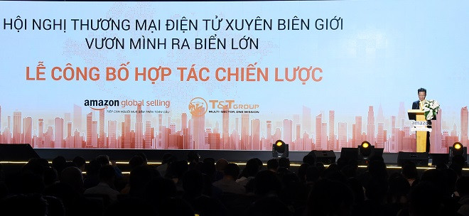 Phát biểu tại Hội nghị, Chủ tịch HĐQT Đỗ Quang Hiển chia sẻ: “Tập đoàn T&T Group, Ngân hàng SHB, và cá nhân tôi, rất mong muốn được góp phần cho cho sự bùng nổ, cho khát vọng của doanh nghiệp vừa và nhỏ Việt nam vươn ra thế giới”