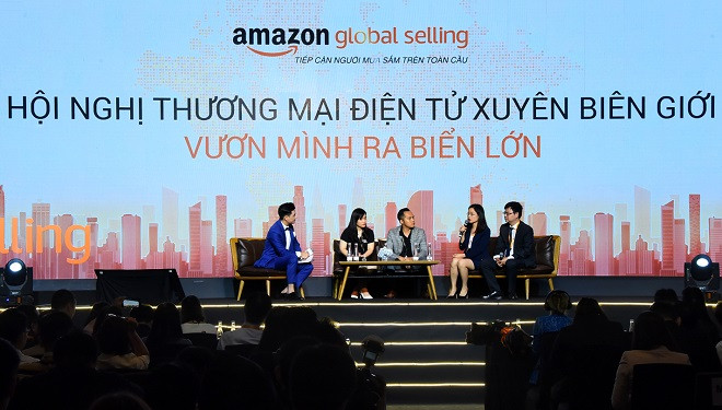 Tham dự buổi tọa đàm “Vươn mình ra biển lớn”, bà Đỗ Thị Hoa – PGĐ phụ trách Trung tâm Nghiên cứu thị trường và phát triển đối tác KHDN SHB cho biết: “SHB sẽ hỗ trợ doanh nghiệp, người bán hàng tại Việt Nam tiếp nhận các chương trình đào tạo từ Amazon, quảng bá sản phẩm, phát triển thương hiệu, và đặc biệt là khâu thanh toán và tài chính”
