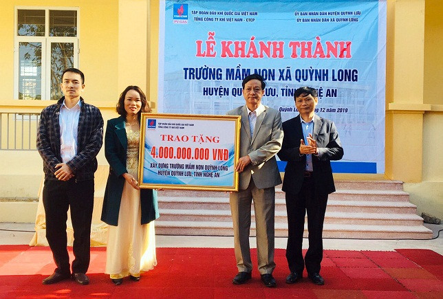 PVN và PV GAS trao biển tài trợ 4 tỷ đồng xây dựng trường Mầm non Quỳnh Long PVN và PV GAS trao biển tài trợ 4 tỷ đồng xây dựng trường Mầm non Quỳnh Long