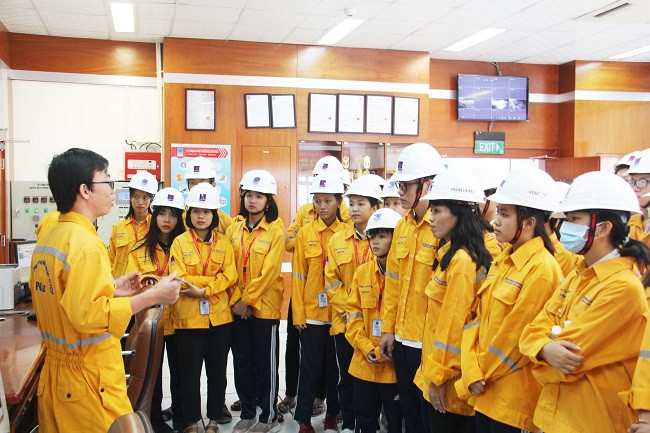 Các học sinh, sinh viên Cà Mau tìm hiểu về ngành Công nghiệp Khí Các học sinh, sinh viên Cà Mau tìm hiểu về ngành Công nghiệp Khí