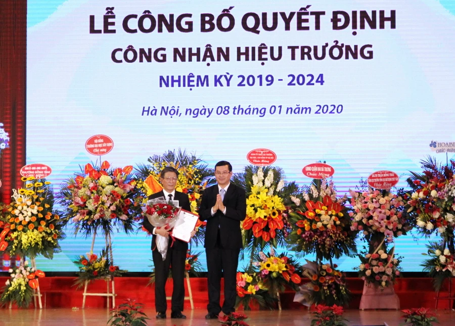 Công bố quyết định công nhận hiệu trưởng nhiệm kì 2019-2024