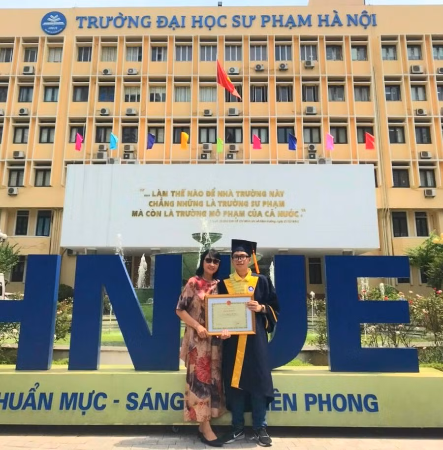 Sau khi tốt nghiệp Nguyễn Việt Dũng mong muốn được trở về trường THPT từng học