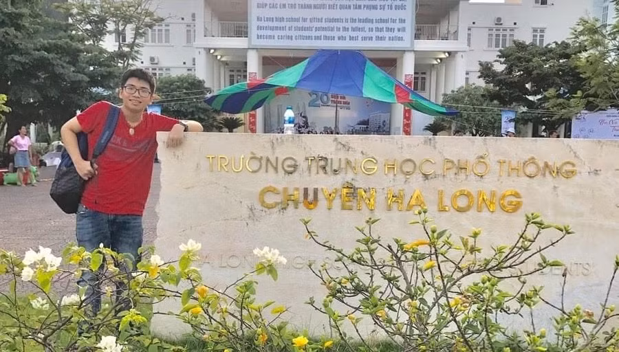 Tân thủ khoa Nguyễn Việt Dũng - cựu học sinh Trường THPT chuyên Hạ Long. Ảnh NVCC.
