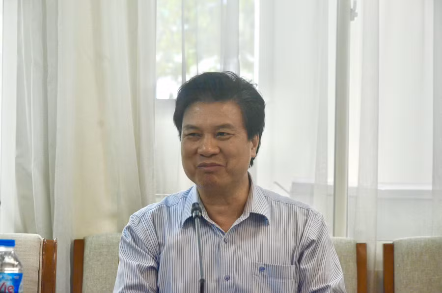 Thứ trưởng Bộ Giáo dục và Đào tạo Nguyễn Hữu Độ phát biểu. Ảnh Ngô Chuyên.