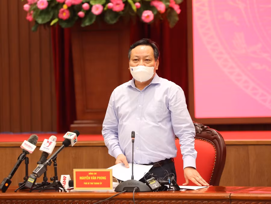 Phó Bí thư Thành ủy Nguyễn Văn Phong phát biểu.