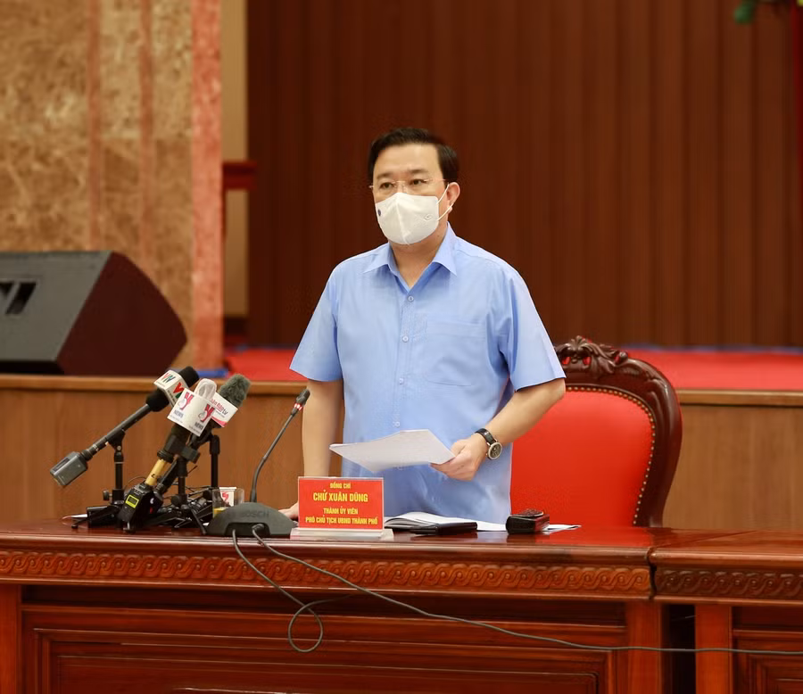 Phó Chủ tịch UBND TP Chử Xuân Dũng phát biểu.