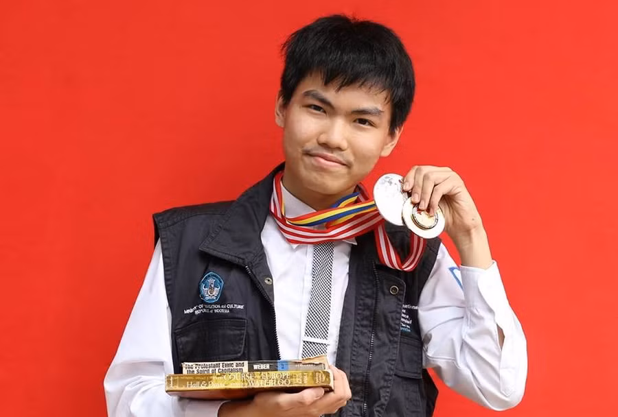 Thành tích đáng nể của chàng trai trường Ams hai lần nhận huy chương bạc IMO