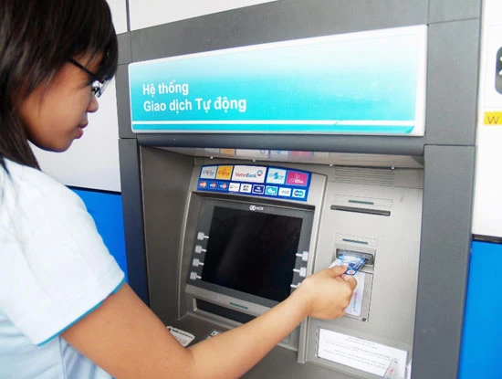 Nguy cơ mất tiền oan đang đe dọa người dùng ATM Việt Nam