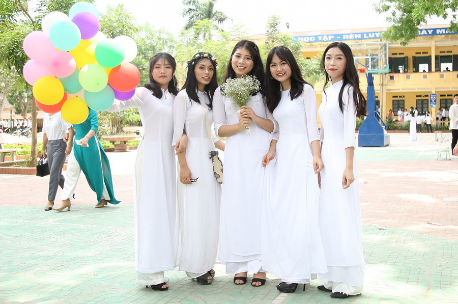 Trà My và các bạn cùng lớp Trà My và các bạn cùng lớp