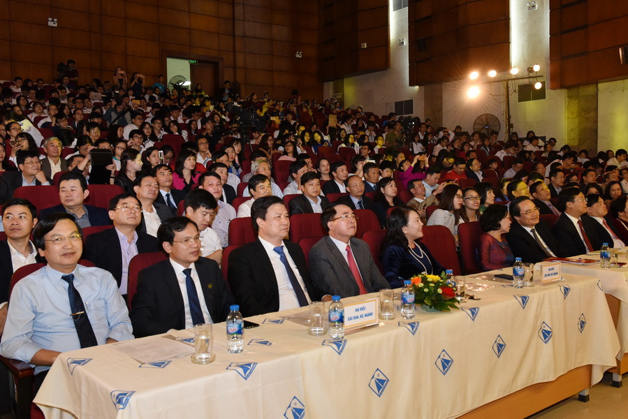 Các đại biểu tham dự buổi lễ Các đại biểu tham dự buổi lễ