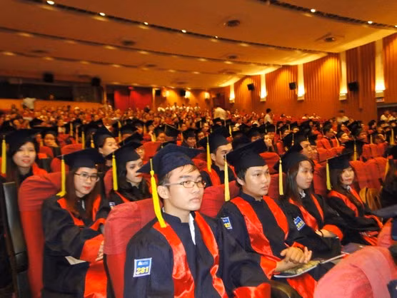 Các tân cử nhân niên khóa 2010-2014 của ĐH Hoa Sen