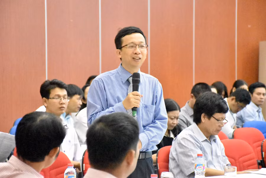 TS Trần Thanh Thưởng – Trưởng phòng Tuyển sinh và Công tác SV (HCMUTE) cho biết: Nhà trường cấp học bổng khuyến tài cho thí sinh có tổng điểm thi THPT quốc gia 2018 (không tính điểm ưu tiên, điểm thưởng) của 3 môn xét tuyển phải từ 26 điểm trở lên, cứ mỗi điểm 1.000.000đ (mỗi ngành tối đa 1 thí sinh)