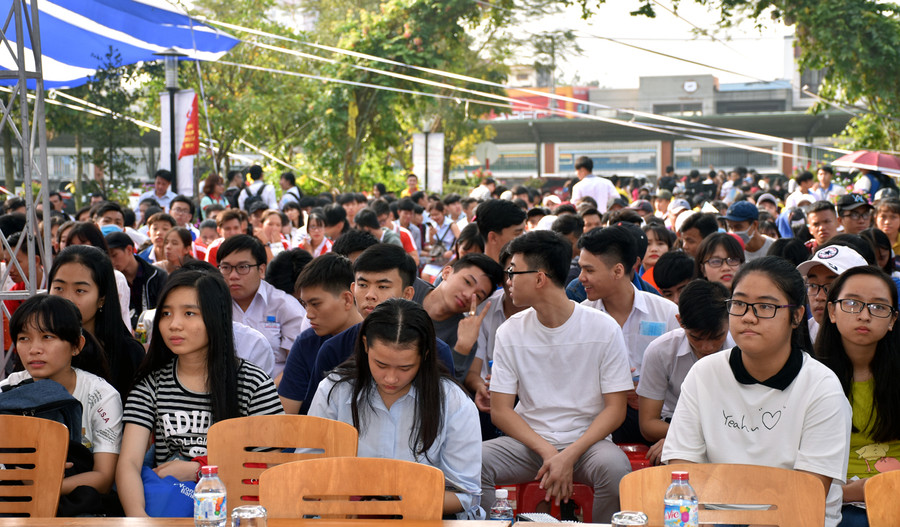 Đông đảo các HS tham gia ngày hội Đông đảo các HS tham gia ngày hội