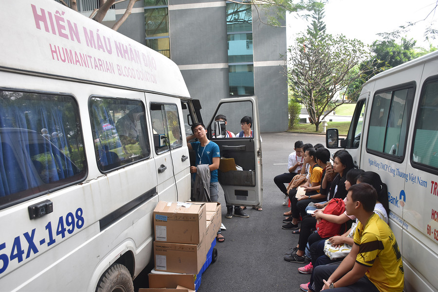 Các SV chờ đến lượt hiến máu Các SV chờ đến lượt hiến máu