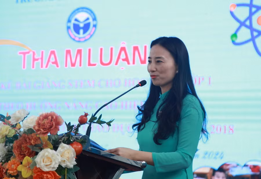 Cô Nguyễn Thị Bích Thủy tham luận tại hội thảo. Cô Nguyễn Thị Bích Thủy tham luận tại hội thảo.