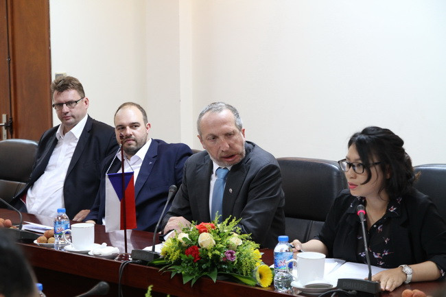 Ông Václav Klaus đánh giá cao thành tích học tập của học sinh Việt Nam học tập tại Cộng hòa Séc