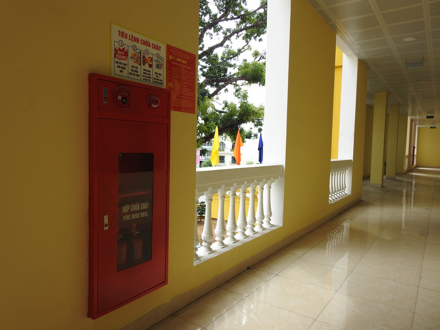 Hệ thống chữa cháy được trang bị ở các tầng. Hệ thống chữa cháy được trang bị ở các tầng.