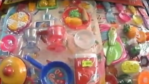Nguy cơ độc hại tiềm ẩn trong đồ chơi trẻ em không rõ nguồn gốc