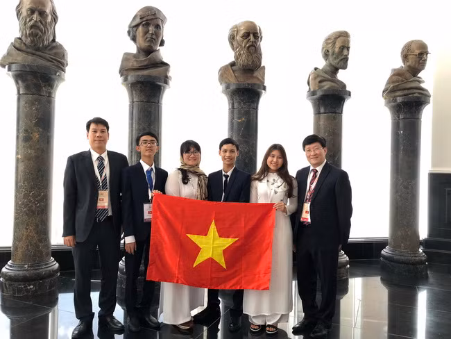 Đội tuyển Olympic Sinh học đạt thành tích cao nhất trong lịch sử