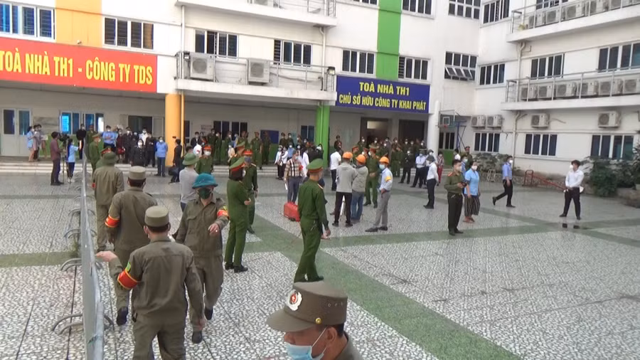 Chi cục thi hành án dân sự quận Bắc Từ Liêm đã cưỡng chế thi hành bản án phúc thẩm “Tranh chấp hợp đồng hợp tác đầu tư” số 215/2020/KDTM-PT giữa nguyên đơn là Công ty cổ phần đầu tư và phát triển giáo dục –TDS Việt Nam và Bị đơn là trường THCS&THPT Newton