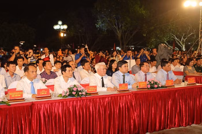 Các đại biểu dự buổi lễ