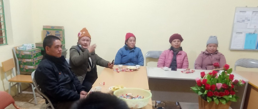 Người dân xã Thiện Hoà được vận động tham gia lớp xoá mù chữ. Ảnh NVCC.