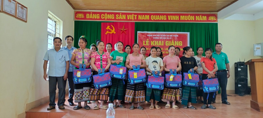 Khai giảng lớp xoá mù chữ ở Trường Tiểu học Tri Lễ 1. Ảnh NVCC. Khai giảng lớp xoá mù chữ ở Trường Tiểu học Tri Lễ 1. Ảnh NVCC.