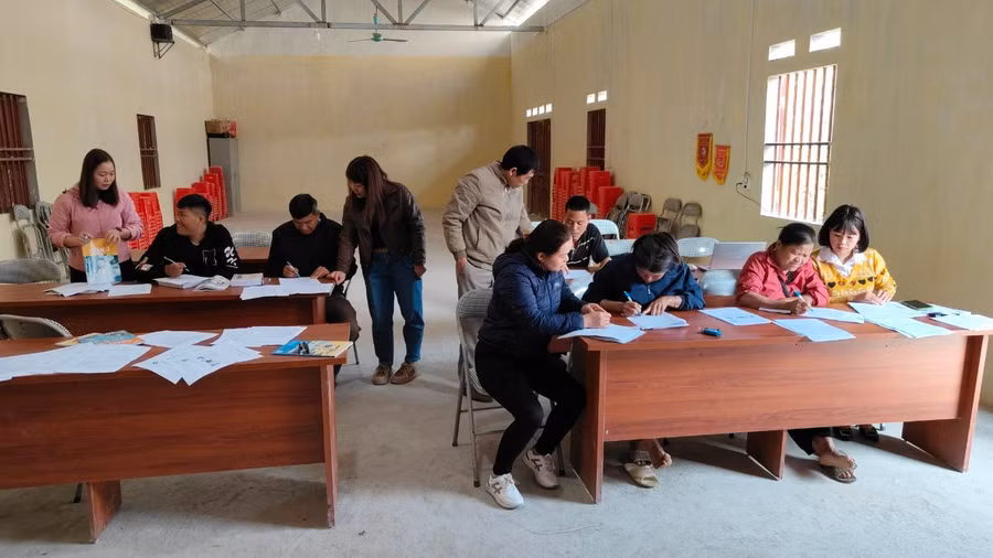 Lớp xoá mù chữ ở xã An Sơn có 10 học viên.