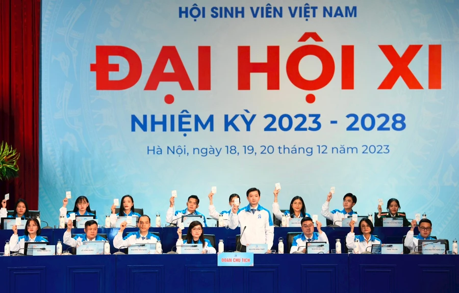 Đại hội tiến hành hiệp thương bầu Đoàn Chủ tịch gồm 17 người.