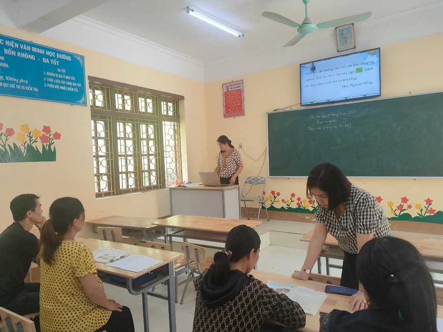 Hiện còn 27 tỉnh đủ tiêu chuẩn, điều kiện đạt chuẩn xoá mù chữ mức độ 2 nhưng chưa đề nghị Bộ GD&ĐT. Hiện còn 27 tỉnh đủ tiêu chuẩn, điều kiện đạt chuẩn xoá mù chữ mức độ 2 nhưng chưa đề nghị Bộ GD&ĐT.